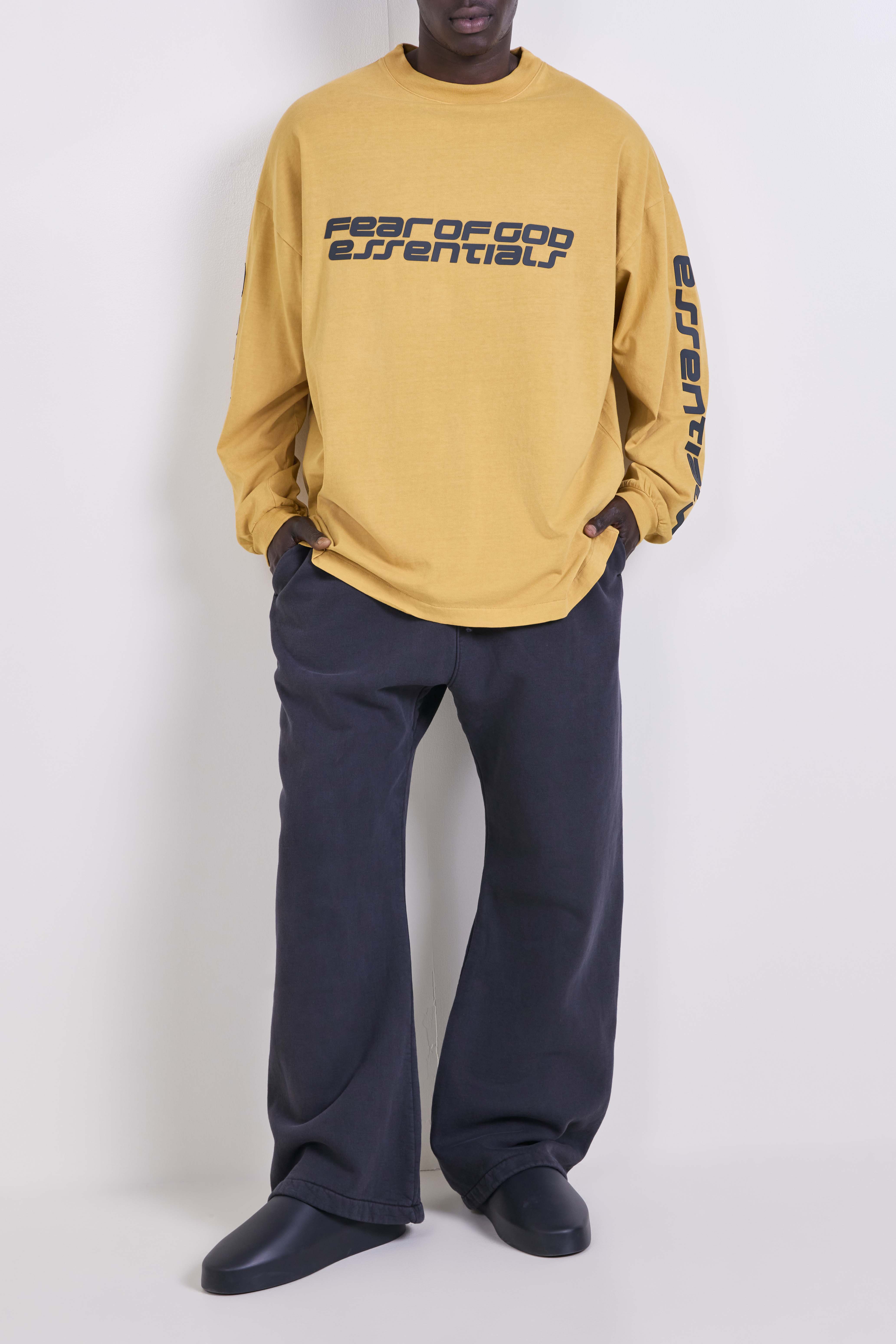 מכנסי ג'וגר בגזרה רחבה